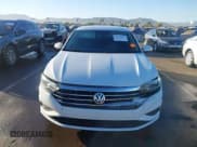 ✅ 2019 Volkswagen Jetta S • VIN: 3VWC57BU3KM196195 • Lot: 43652817. Wystawiony na IAAI z przebiegiem 89 564 mil. Bezpłatny archiwum sprzedaży aukcyjnych z USA i szczegółowy raport historii pojazdu na DreamBid. Zdjęcie 12.