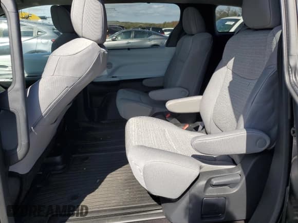 ✅ 2025 Toyota Sienna LE • VIN: 5TDBSKFC7SS197510 • Lot: 81297945. Listed on Copart with 7,806 mi. Free auction sales archive from the USA and detailed vehicle history report at DreamBid. Image 11.