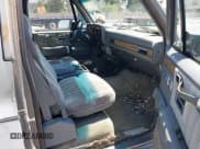 ✅ 1990 GMC Suburban • VIN: 1GKGR26NXLF528203 • Lot: 42731684. Listed on IAAI with 185,736 mi. Free auction sales archive from the USA and detailed vehicle history report at DreamBid. Image 5.