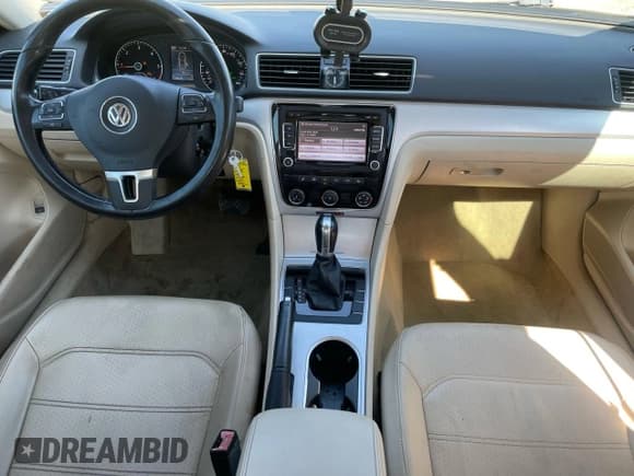 ✅ 2013 Volkswagen Passat SE • VIN: 1VWBN7A33DC052266 • Lot: 87410335. Listed on Copart with 174,634 mi. Free auction sales archive from the USA and detailed vehicle history report at DreamBid. Image 9.