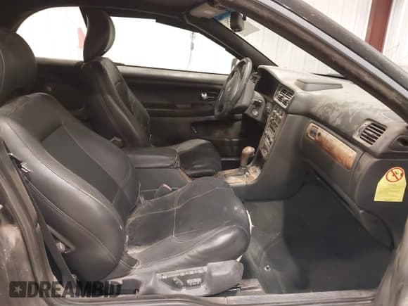 ✅ 2001 Volvo C70 • VIN: YV1NC53D21J019003 • Лот: 41554351. Опубликован ранее на IAAI с пробегом 141 659 миль. Бесплатный доступ к архиву аукционных продаж из США и подробный отчёт об истории автомобиля на DreamBid. Изображение 5.