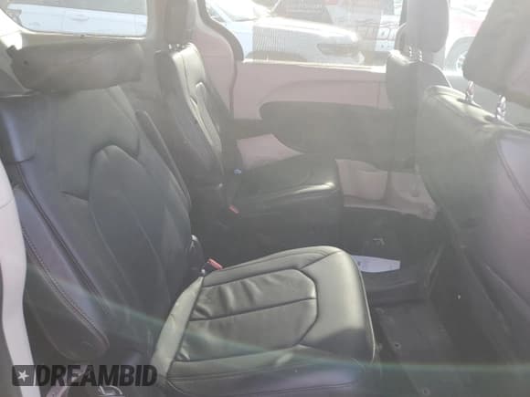 ✅ 2019 Chrysler Pacifica Touring L • VIN: 2C4RC1BG1KR506542 • Лот: 90069915. Опубликован ранее на Copart с пробегом 51 048 миль. Бесплатный доступ к архиву аукционных продаж из США и подробный отчёт об истории автомобиля на DreamBid. Изображение 11.