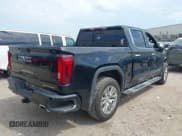 ✅ 2021 GMC Sierra 1500 Denali • VIN: 3GTP8FED4MG233984 • Lot: 43056259. Wystawiony na IAAI z przebiegiem 72 256 mil. Bezpłatny archiwum sprzedaży aukcyjnych z USA i szczegółowy raport historii pojazdu na DreamBid. Zdjęcie 4.