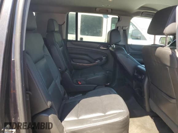 ✅ 2018 Chevrolet Suburban Premier • VIN: 1GNSCJKC4JR189639 • Lot: 64221035. Wystawiony na Copart z przebiegiem 110 256 mil. Bezpłatny archiwum sprzedaży aukcyjnych z USA i szczegółowy raport historii pojazdu na DreamBid. Zdjęcie 11.