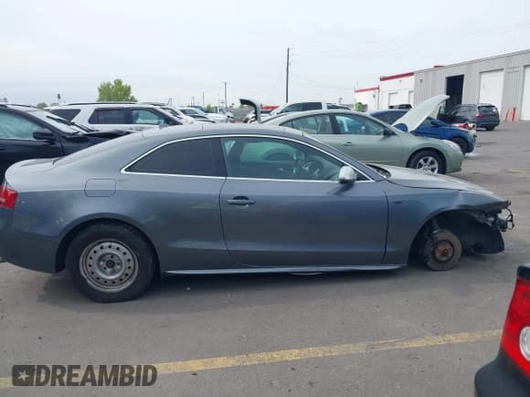 ✅ 2012 Audi S5 Premium Plus • VIN: WAUCVAFR0CA001543 • Lot: 42087961. Wystawiony na IAAI z przebiegiem 100 951 mil. Bezpłatny archiwum sprzedaży aukcyjnych z USA i szczegółowy raport historii pojazdu na DreamBid. Zdjęcie 13.