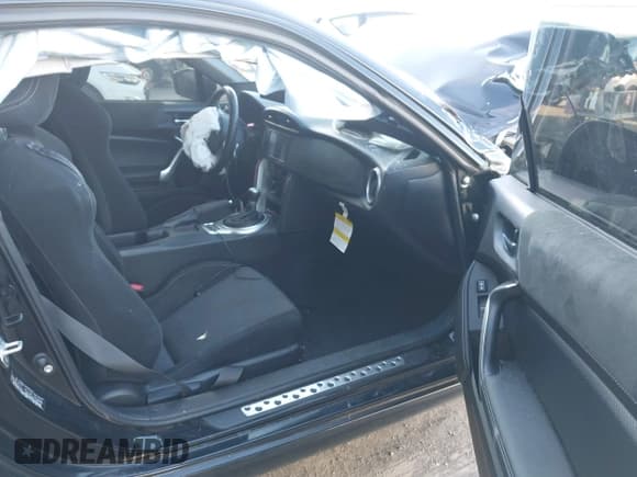 ✅ 2020 Toyota 86 • VIN: JF1ZNAA11L8752565 • Lot: 41637801. Listed on IAAI with 46,081 mi. Free auction sales archive from the USA and detailed vehicle history report at DreamBid. Image 5.