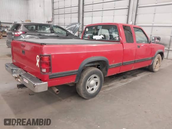 1996 Dodge Dakota with VIN 1B7GL23X5TS515398, listed as a IAAI auction lot 41837429 with 118,838 mi miles and . Bid and sale history available at DreamBid. Image 4.