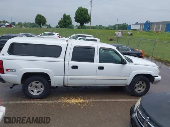 2006 Chevrolet Silverado 1500 LT1 with VIN 2GCEK13T161164835, listed as a IAAI auction lot 42415282 with 238,427 mi miles and . Bid and sale history available at DreamBid. Image 13.