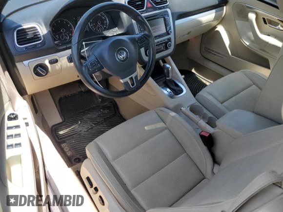 ✅ 2012 Volkswagen Eos Komfort • VIN: WVWBW7AH2CV006801 • Lot: 65907025. Wystawiony na Copart z przebiegiem 150 386 mil. Bezpłatny archiwum sprzedaży aukcyjnych z USA i szczegółowy raport historii pojazdu na DreamBid. Zdjęcie 8.