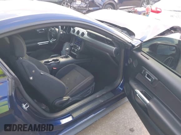 ✅ 2020 Ford Mustang EcoBoost Premium • VIN: 1FA6P8THXL5186861 • Lot: 43343678. Wystawiony na IAAI z przebiegiem 57 576 mil. Bezpłatny archiwum sprzedaży aukcyjnych z USA i szczegółowy raport historii pojazdu na DreamBid. Zdjęcie 5.