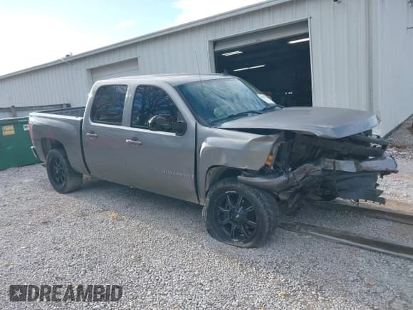 ✅ 2007 Chevrolet Silverado 1500 1LT • VIN: 2GCEK13M171516936 • Lot: 43627971. Wystawiony na IAAI z przebiegiem 272 148 mil. Bezpłatny archiwum sprzedaży aukcyjnych z USA i szczegółowy raport historii pojazdu na DreamBid. Zdjęcie 1.