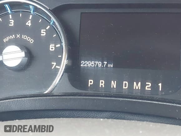 ✅ 2012 Ford F-150 XL • VIN: 1FTFW1ET3CFA98797 • Лот: 43068777. Опубликован ранее на IAAI с пробегом 229 579 миль. Бесплатный доступ к архиву аукционных продаж из США и подробный отчёт об истории автомобиля на DreamBid. Изображение 16.