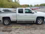 2016 Chevrolet Silverado 1500 LT z VIN 1GCVKREC1GZ305648, wystawiony jako IAAI lot #43452552 z przebiegiem 191 539 mil mil oraz . Historia ofert i sprzedaży dostępna na DreamBid. Obrazek 13.