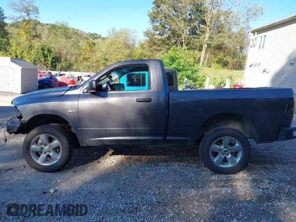 2015 Ram 1500 Express z VIN 3C6JR6AT8FG574458, wystawiony jako IAAI lot #43334806 z przebiegiem 67 164 mil mil oraz . Historia ofert i sprzedaży dostępna na DreamBid. Obrazek 14.