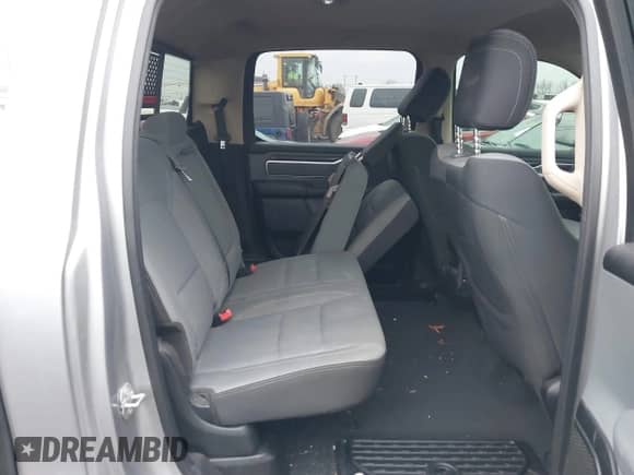 2019 Ram 1500 Big Horn z VIN 1C6SRFFT3KN805491, wystawiony jako IAAI lot #41457602 z przebiegiem 107 632 mil mil oraz . Historia ofert i sprzedaży dostępna na DreamBid. Obrazek 8.