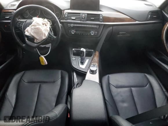 ✅ 2015 BMW 3 Series 328i xDrive • VIN: WBA3B5G59FNS15147 • Lot: 82759795. Wystawiony na Copart z przebiegiem 147 337 mil. Bezpłatny archiwum sprzedaży aukcyjnych z USA i szczegółowy raport historii pojazdu na DreamBid. Zdjęcie 8.