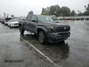 ✅ 2024 Toyota Tacoma TRD Sport • VIN: 3TMLB5JN8RM077658 • Лот: 86186895. Опубликован ранее на Copart с пробегом 19 055 миль. Бесплатный доступ к архиву аукционных продаж из США и подробный отчёт об истории автомобиля на DreamBid. Изображение 13.