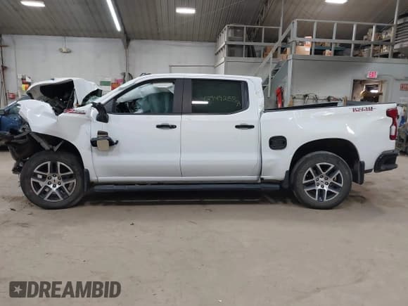 ✅ 2020 Chevrolet Silverado 1500 LT Trail Boss • VIN: 1GCPYFED8LZ333908 • Lot: 42949288. Wystawiony na IAAI z przebiegiem Nie podano. Bezpłatny archiwum sprzedaży aukcyjnych z USA i szczegółowy raport historii pojazdu na DreamBid. Zdjęcie 14.