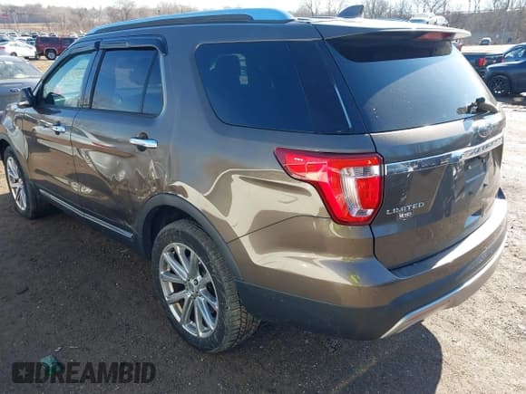 ✅ 2016 Ford Explorer Limited • VIN: 1FM5K8F84GGB96601 • Lot: 41663267. Wystawiony na IAAI z przebiegiem 126 620 mil. Bezpłatny archiwum sprzedaży aukcyjnych z USA i szczegółowy raport historii pojazdu na DreamBid. Zdjęcie 3.