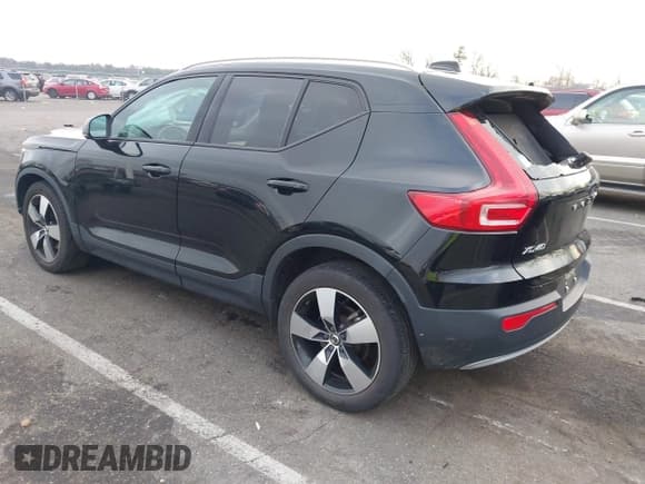 ✅ 2021 Volvo XC40 Momentum • VIN: YV4162UK4M2471473 • Lot: 43780178. Wystawiony na IAAI z przebiegiem 44 464 mil. Bezpłatny archiwum sprzedaży aukcyjnych z USA i szczegółowy raport historii pojazdu na DreamBid. Zdjęcie 3.