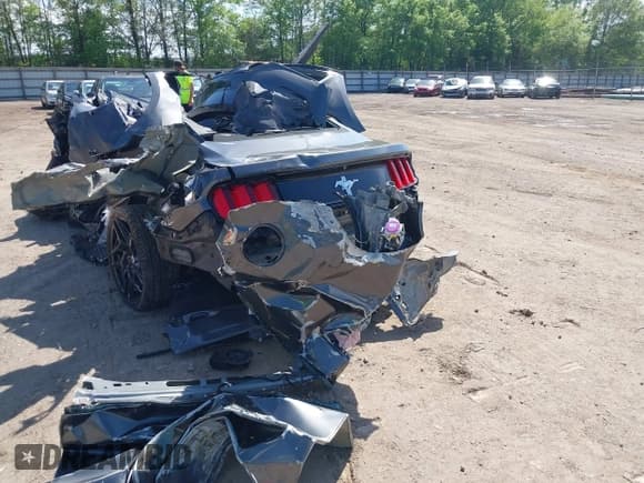 ✅ 2017 Ford Mustang V6 • VIN: 1FA6P8AMXH5208168 • Lot: 42106615. Wystawiony na IAAI z przebiegiem Nie podano. Bezpłatny archiwum sprzedaży aukcyjnych z USA i szczegółowy raport historii pojazdu na DreamBid. Zdjęcie 3.