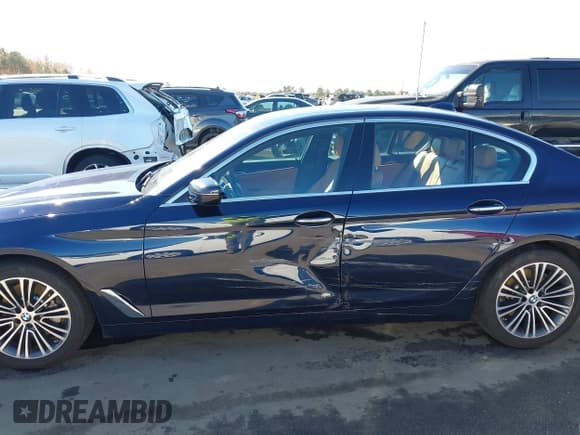 ✅ 2018 BMW 5 Series 530i xDrive • VIN: WBAJA7C56JWC76974 • Lot: 43649989. Listed on IAAI with 113,725 mi. Free auction sales archive from the USA and detailed vehicle history report at DreamBid. Image 14.