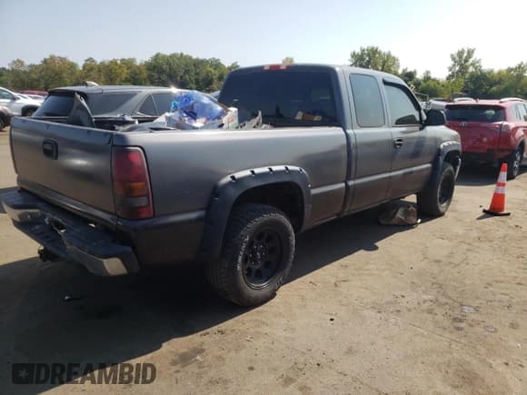 ✅ 2002 Chevrolet Silverado 1500 LS • VIN: 1GCEK19V12E304058 • Лот: 71408614. Опубликован ранее на Copart с пробегом 238 998 миль. Бесплатный доступ к архиву аукционных продаж из США и подробный отчёт об истории автомобиля на DreamBid. Изображение 3.