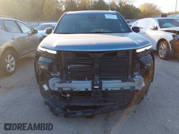 ✅ 2025 Chevrolet Traverse AWD LT • VIN: 1GNEVGRS6SJ142099 • Lot: 43632152. Listed on IAAI with 22,545 mi. Free auction sales archive from the USA and detailed vehicle history report at DreamBid. Image 6.