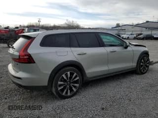 ✅ 2021 Volvo V60 • VIN: YV4102WK5M1068137 • Lot: 43039304. Listed on Copart with 46,349 mi. Free auction sales archive from the USA and detailed vehicle history report at DreamBid. Image 3.