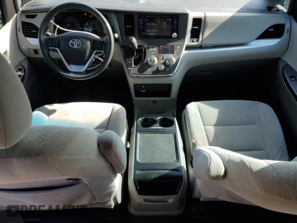 ✅ 2016 Toyota Sienna LE • VIN: 5TDKK3DCXGS699492 • Lot: 90996885. Listed on Copart with 196,770 mi. Free auction sales archive from the USA and detailed vehicle history report at DreamBid. Image 8.