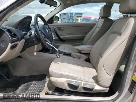 ✅ 2010 BMW 1 Series 128i • VIN: WBAUP7C57AVK76772 • Lot: 68808774. Wystawiony na Copart z przebiegiem 95 804 mil. Bezpłatny archiwum sprzedaży aukcyjnych z USA i szczegółowy raport historii pojazdu na DreamBid. Zdjęcie 7.