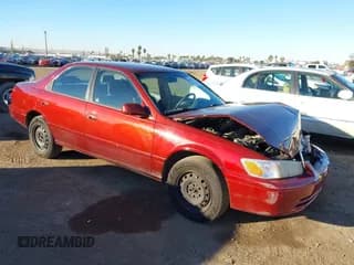 ✅ 2001 Toyota Camry LE • VIN: JT2BG22KX10548872 • Лот: 43799943. Опубликован ранее на IAAI с пробегом 172 920 миль. Бесплатный доступ к архиву аукционных продаж из США и подробный отчёт об истории автомобиля на DreamBid. Изображение 1.