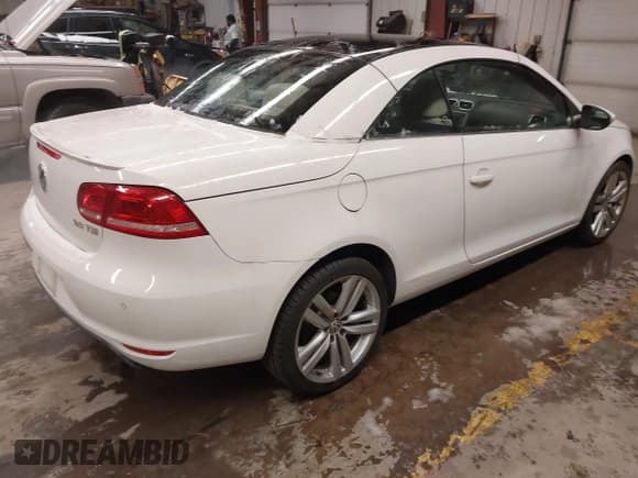 ✅ 2012 Volkswagen Eos Executive • VIN: WVWFW7AH0CV009066 • Lot: 41509751. Wystawiony na IAAI z przebiegiem 96 298 mil. Bezpłatny archiwum sprzedaży aukcyjnych z USA i szczegółowy raport historii pojazdu na DreamBid. Zdjęcie 4.
