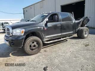 2008 Dodge 3500 Laramie z VIN 3D3MX49A98G105344, wystawiony jako Copart lot #74003044 z przebiegiem 183 844 mil mil oraz Szkoda całkowita • Salvage title. Historia ofert i sprzedaży dostępna na DreamBid. Obrazek 1.