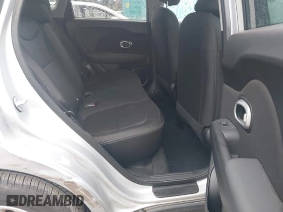 ✅ 2019 Kia Soul • VIN: KNDJN2A29K7010702 • Lot: 43508253. Wystawiony na IAAI z przebiegiem Nie podano. Bezpłatny archiwum sprzedaży aukcyjnych z USA i szczegółowy raport historii pojazdu na DreamBid. Zdjęcie 8.
