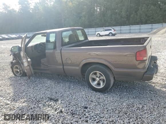 1999 Chevrolet S-10 LS с VIN 1GCCS19X7XK189242, выставлен на аукционе Copart как лот 77129404 с пробегом 208 281 миль миль и Списание • Salvage title. История ставок и продаж доступна на DreamBid. Изображение 2.