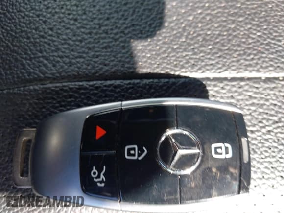 ✅ 2018 Mercedes-Benz E 300 • VIN: WDDZF4KBXJA317975 • Lot: 43728953. Listed on IAAI with 54,923 mi. Free auction sales archive from the USA and detailed vehicle history report at DreamBid. Image 11.