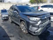 ✅ 2021 Toyota RAV4 XLE Premium • VIN: 2T3A1RFV5MC236008 • Lot: 43450059. Listed on IAAI with 77,447 mi. Free auction sales archive from the USA and detailed vehicle history report at DreamBid. Image 1.