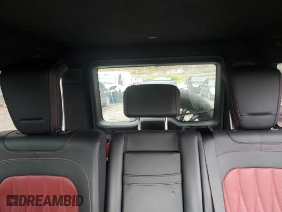 ✅ 2022 Mercedes-Benz G 63 AMG • VIN: W1NYC7HJ3NX449342 • Lot: 66389545. Wystawiony na Copart z przebiegiem Nie podano. Bezpłatny archiwum sprzedaży aukcyjnych z USA i szczegółowy raport historii pojazdu na DreamBid. Zdjęcie 10.