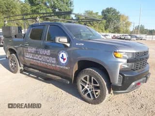 ✅ 2021 Chevrolet Silverado 1500 Custom Trail Boss • VIN: 1GCPYCEL7MZ260456 • Lot: 43357963. Wystawiony na IAAI z przebiegiem 123 507 mil. Bezpłatny archiwum sprzedaży aukcyjnych z USA i szczegółowy raport historii pojazdu na DreamBid. Zdjęcie 1.