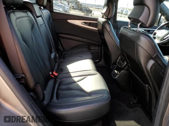 ✅ 2019 Lincoln Nautilus Standard • VIN: 2LMPJ6J98KBL67869 • Lot: 42763085. Listed on Copart with 51,036 mi. Free auction sales archive from the USA and detailed vehicle history report at DreamBid. Image 11.