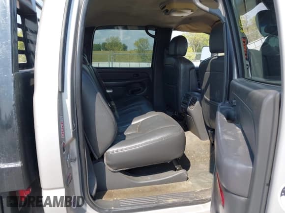 ✅ 2005 Chevrolet Silverado 2500HD Work Truck • VIN: 1GCHK23235F803038 • Lot: 43192366. Wystawiony na IAAI z przebiegiem 266 626 mil. Bezpłatny archiwum sprzedaży aukcyjnych z USA i szczegółowy raport historii pojazdu na DreamBid. Zdjęcie 8.