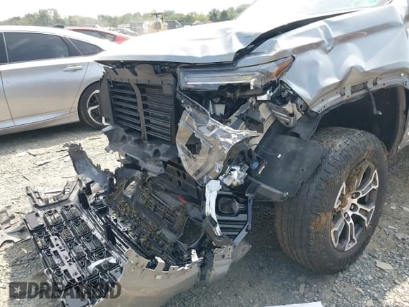 ✅ 2023 GMC Canyon 4WD AT4 • VIN: 1GTP6DEK6P1143991 • Lot: 42865413. Listed on IAAI with 49,712 mi. Free auction sales archive from the USA and detailed vehicle history report at DreamBid. Image 6.