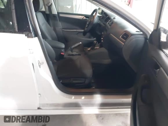 ✅ 2015 Volkswagen Jetta SE • VIN: 3VWD17AJ9FM271575 • Lot: 42198458. Listed on IAAI with 122,161 mi. Free auction sales archive from the USA and detailed vehicle history report at DreamBid. Image 5.