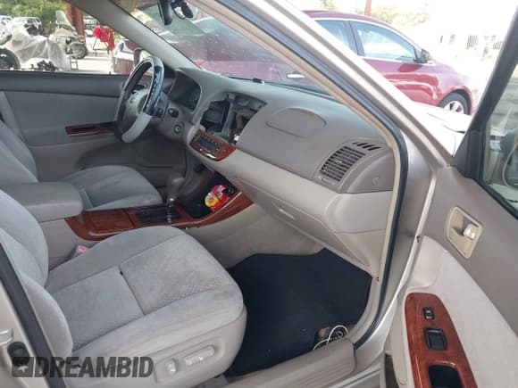 ✅ 2004 Toyota Camry LE • VIN: 4T1BE32K34U291565 • Lot: 42818319. Wystawiony na IAAI z przebiegiem 59 993 mil. Bezpłatny archiwum sprzedaży aukcyjnych z USA i szczegółowy raport historii pojazdu na DreamBid. Zdjęcie 5.