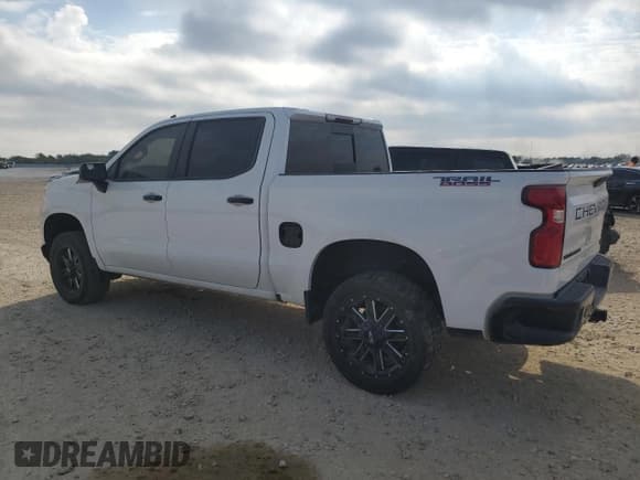 ✅ 2021 Chevrolet Silverado 1500 LT Trail Boss • VIN: 1GCPYFED7MZ279437 • Lot: 86627945. Wystawiony na Copart z przebiegiem 141 252 mil. Bezpłatny archiwum sprzedaży aukcyjnych z USA i szczegółowy raport historii pojazdu na DreamBid. Zdjęcie 2.