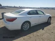 ✅ 2010 Lexus LS 460 • VIN: JTHCL5EF0A5004860 • Lot: 65331285. Wystawiony na Copart z przebiegiem Nie podano. Bezpłatny archiwum sprzedaży aukcyjnych z USA i szczegółowy raport historii pojazdu na DreamBid. Zdjęcie 3.