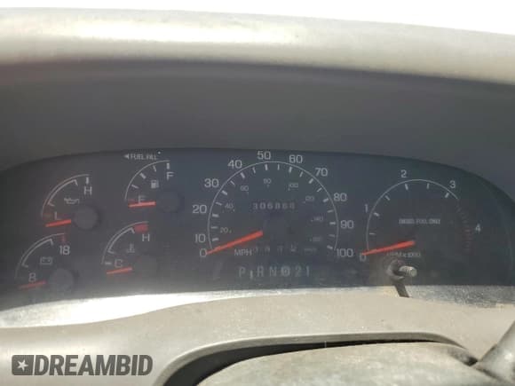 ✅ 2000 Ford F-250 XL • VIN: 1FTNX21F0YED32261 • Lot: 57243325. Wystawiony na Copart z przebiegiem 306 868 mil. Bezpłatny archiwum sprzedaży aukcyjnych z USA i szczegółowy raport historii pojazdu na DreamBid. Zdjęcie 9.