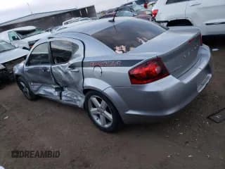 ✅ 2013 Dodge Avenger SE • VIN: 1C3CDZAB7DN707390 • Лот: 78934473. Опубликован ранее на Copart с пробегом 135 609 миль. Бесплатный доступ к архиву аукционных продаж из США и подробный отчёт об истории автомобиля на DreamBid. Изображение 2.