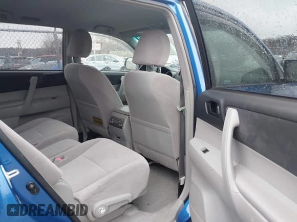 ✅ 2008 Toyota Highlander • VIN: JTEES41A382095616 • Lot: 43750425. Listed on IAAI with 170,469 mi. Free auction sales archive from the USA and detailed vehicle history report at DreamBid. Image 8.